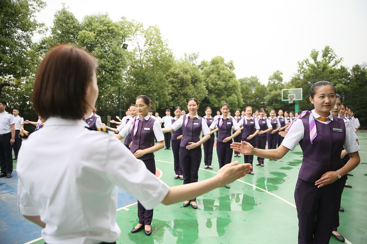 黔江区民族职业教育中心有高铁乘务专业吗？- 高铁乘务相关专业介绍