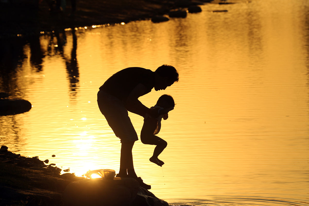 父亲的背影：一座安全的堡垒