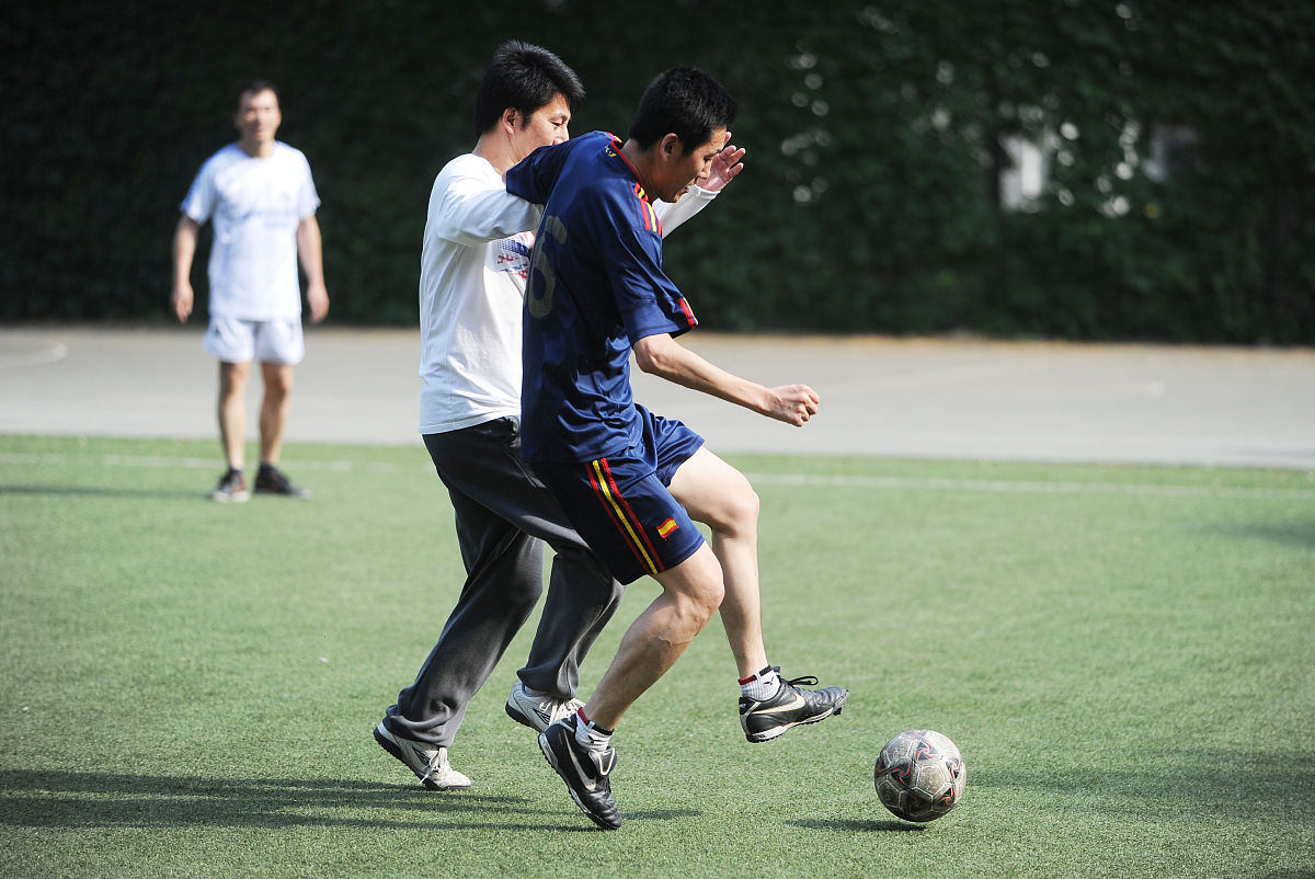 《基于健康中国战略的城市小学特色育人新探索》的3000字论文