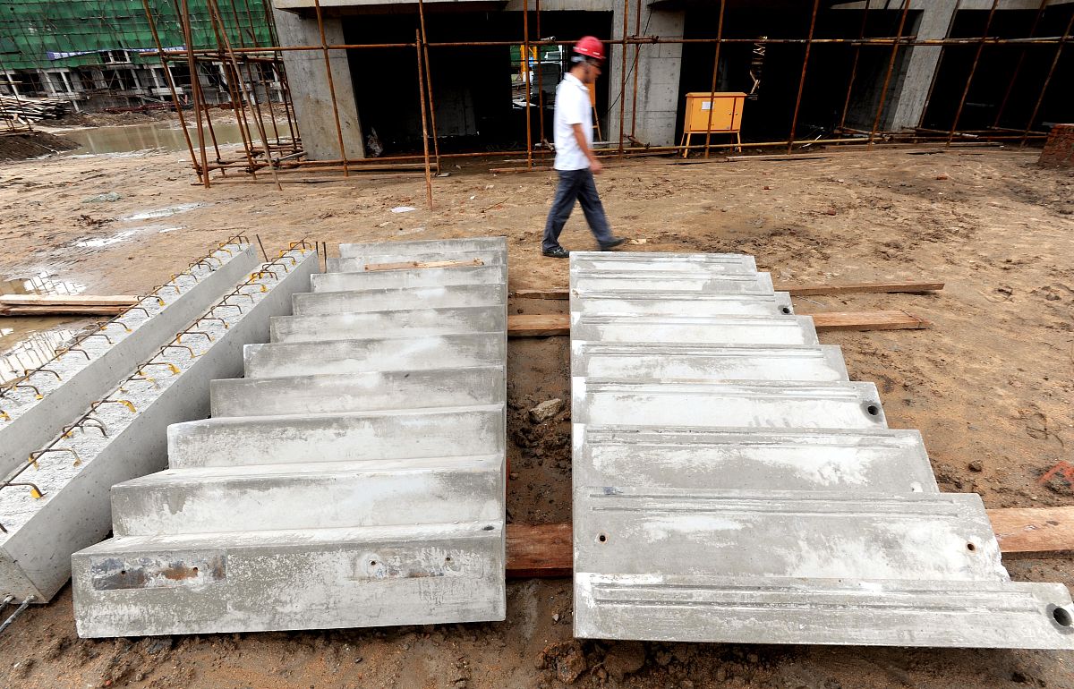 预制一块1818150厚的盖板中间用钢网的三混浇筑的需要多少钱