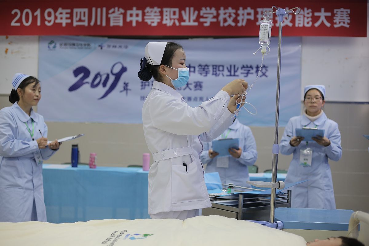 成都卫生学校护理专业就业前景分析:未来发展趋势及优势 成都卫生学校护理专业就业前景分析:未来发展趋势及优势