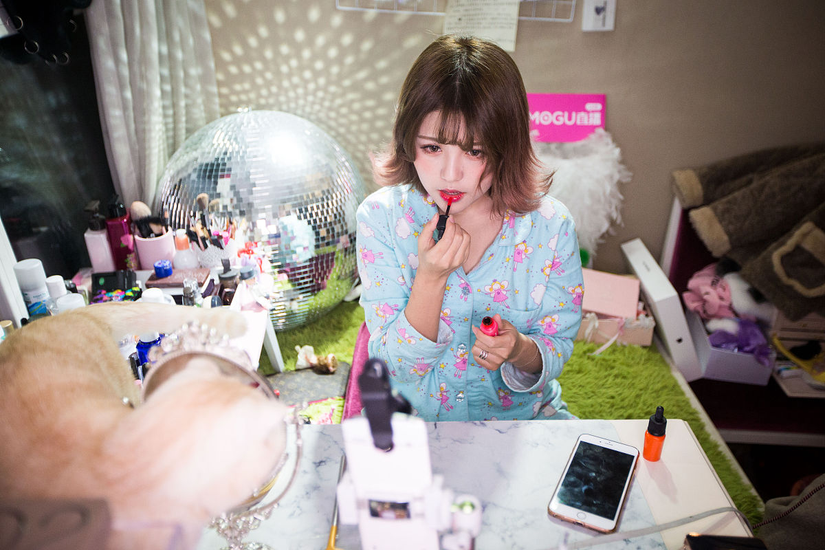 抖音化妆课程咨询顾问，助你打造自信美！