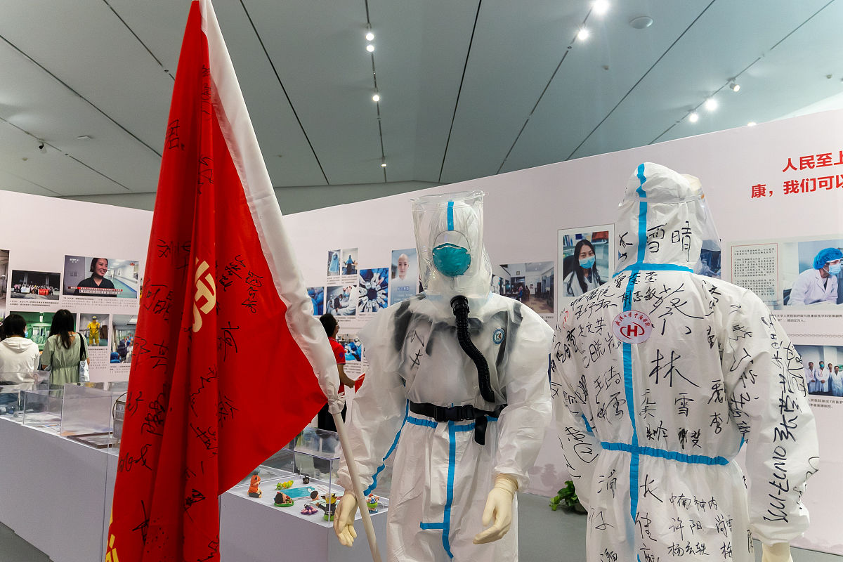 疫情防控、经济发展、科技创新：中国抗疫的三个关键词