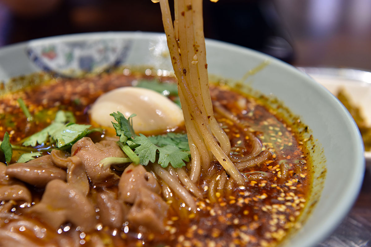 内黄水煮麻辣灌肠做法，