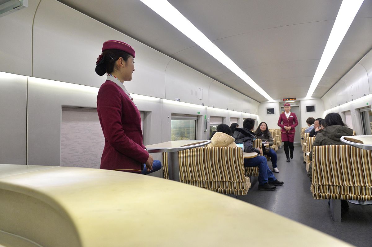 北京铁路局回应高铁动卧票价质疑