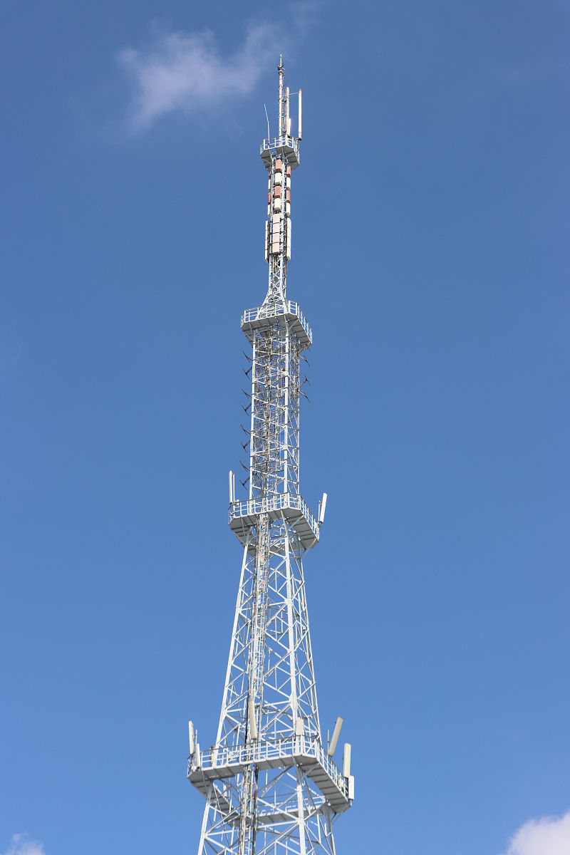 2021年10月6日,江苏常州,有线电视高清视频信号发射塔.