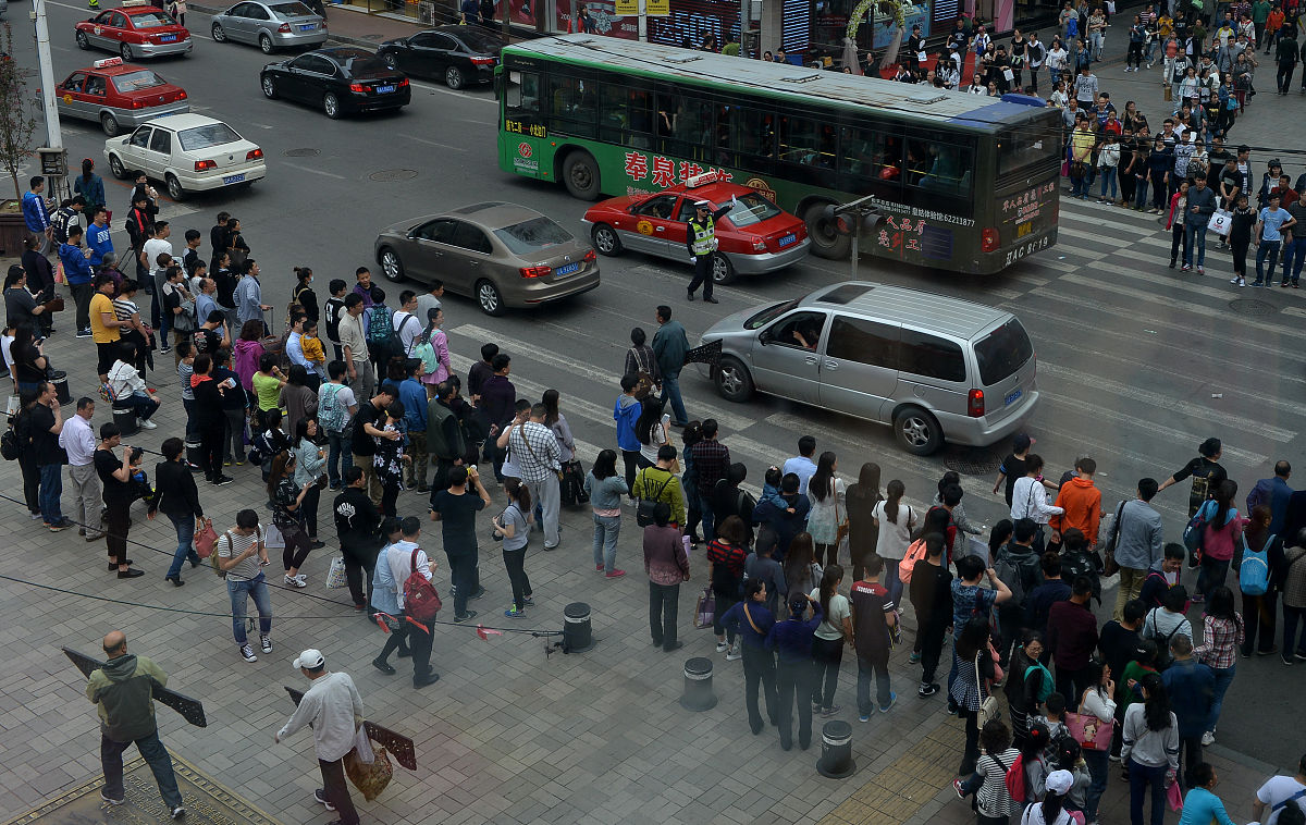 人丛是什么意思？ - 人群密集的场所与人流拥挤
