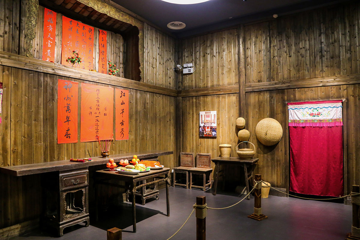 2022年1月10日,南宁,"贝侬——壮族文化展"在民族博物馆展出.