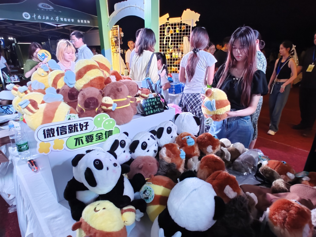 五一当天当地有个网红点做活动想通过这场活动策划一场现场营销只要是激发现场用户的流量具体怎么做 最重要的一点是让现场的人停留脚步