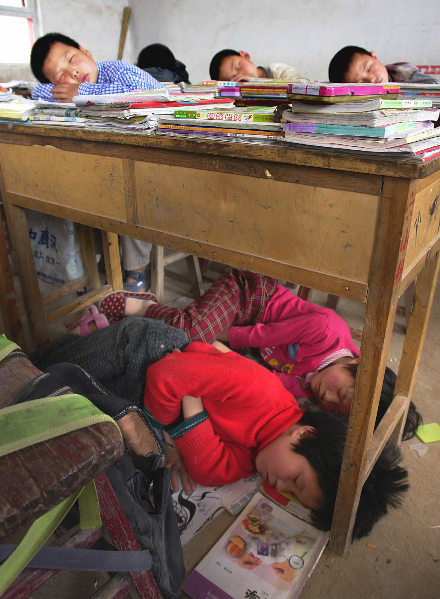 我来自农村家里爸爸妈妈都是群众由于父母工作原因我小时候被寄宿姨妈家写一篇自传