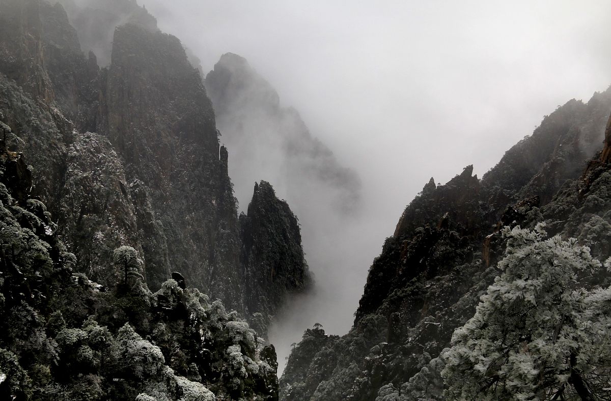 2019年2月16日,受冷空气的影响,安徽黄山风景区喜降春雪.