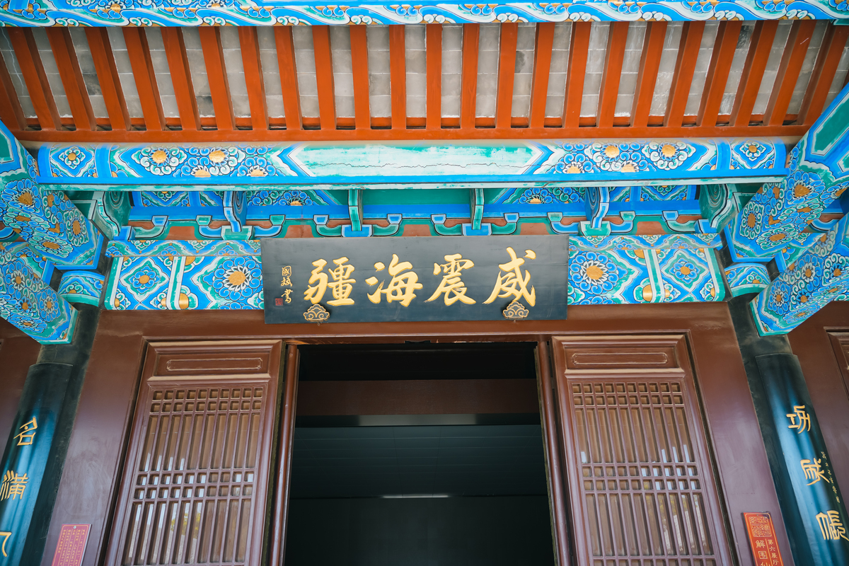 对联帮我对三个下联：琉璃瓦 祈年殿