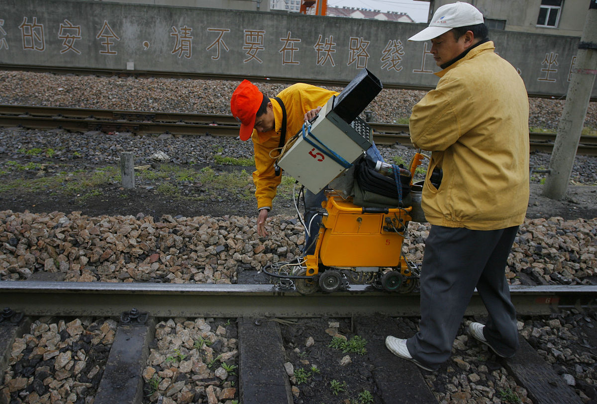 轨旁设备检测技术的改进过程