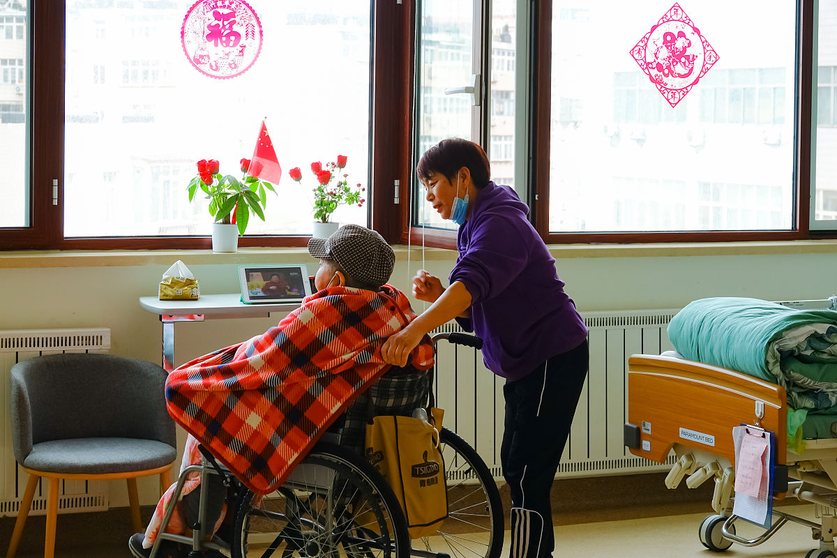 如何看望身患绝症的朋友：给予关爱和支持