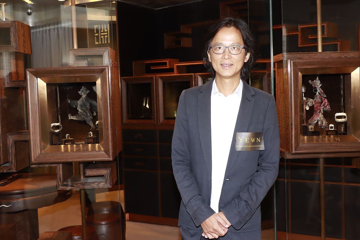 2020年8月19日,中国香港,明星夫妻出席旗下珠宝品牌
