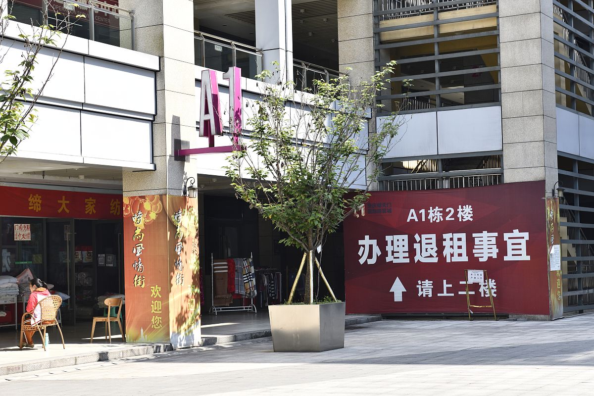 麓府商铺三期二楼5号：14米开间现铺，双边街昭示面好，豪宅客群聚集