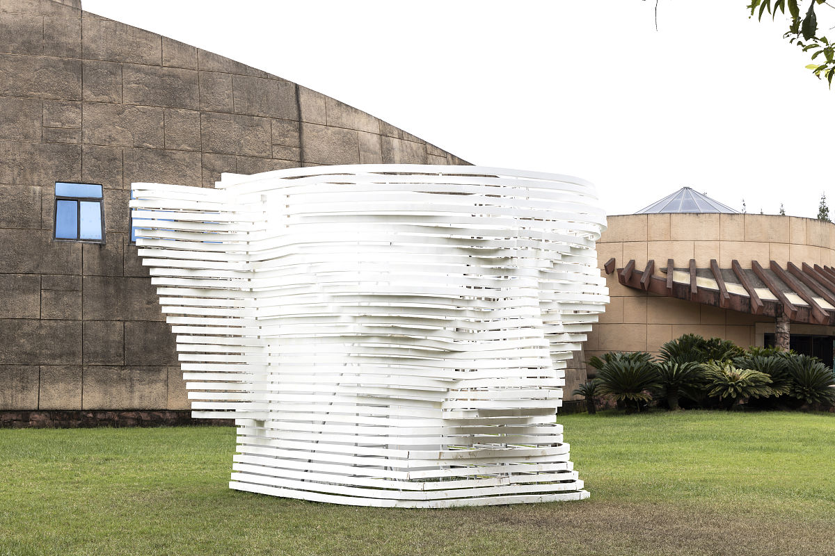 作为一名大学生结合化学工程与工艺专业谈谈对中外公共艺术文化的鉴赏需要3000字