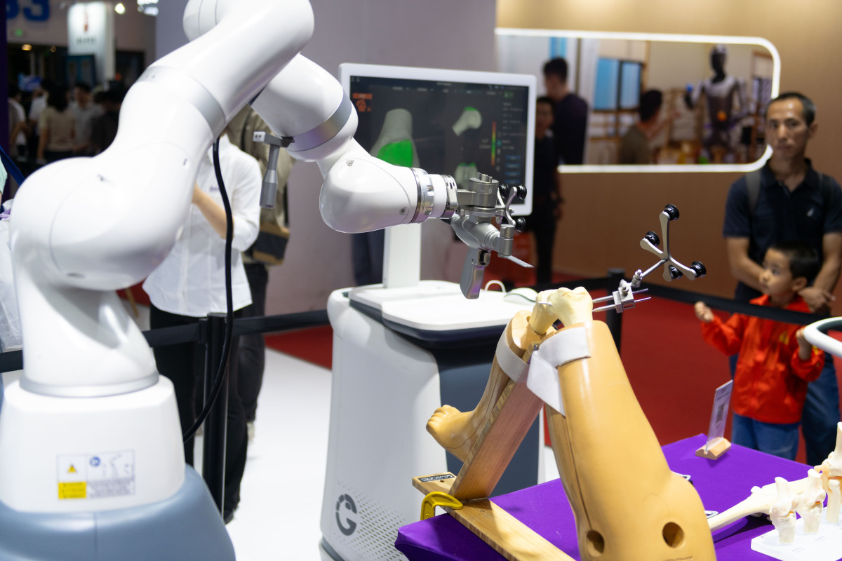 请对手功能康复机器人做定价策略