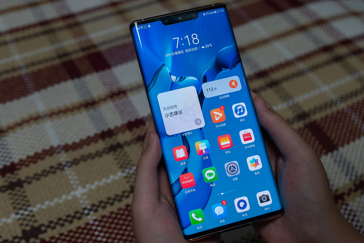 2021年6月4日,上海,华为mate 30 pro 5g手机升级为hamony os 2操作系