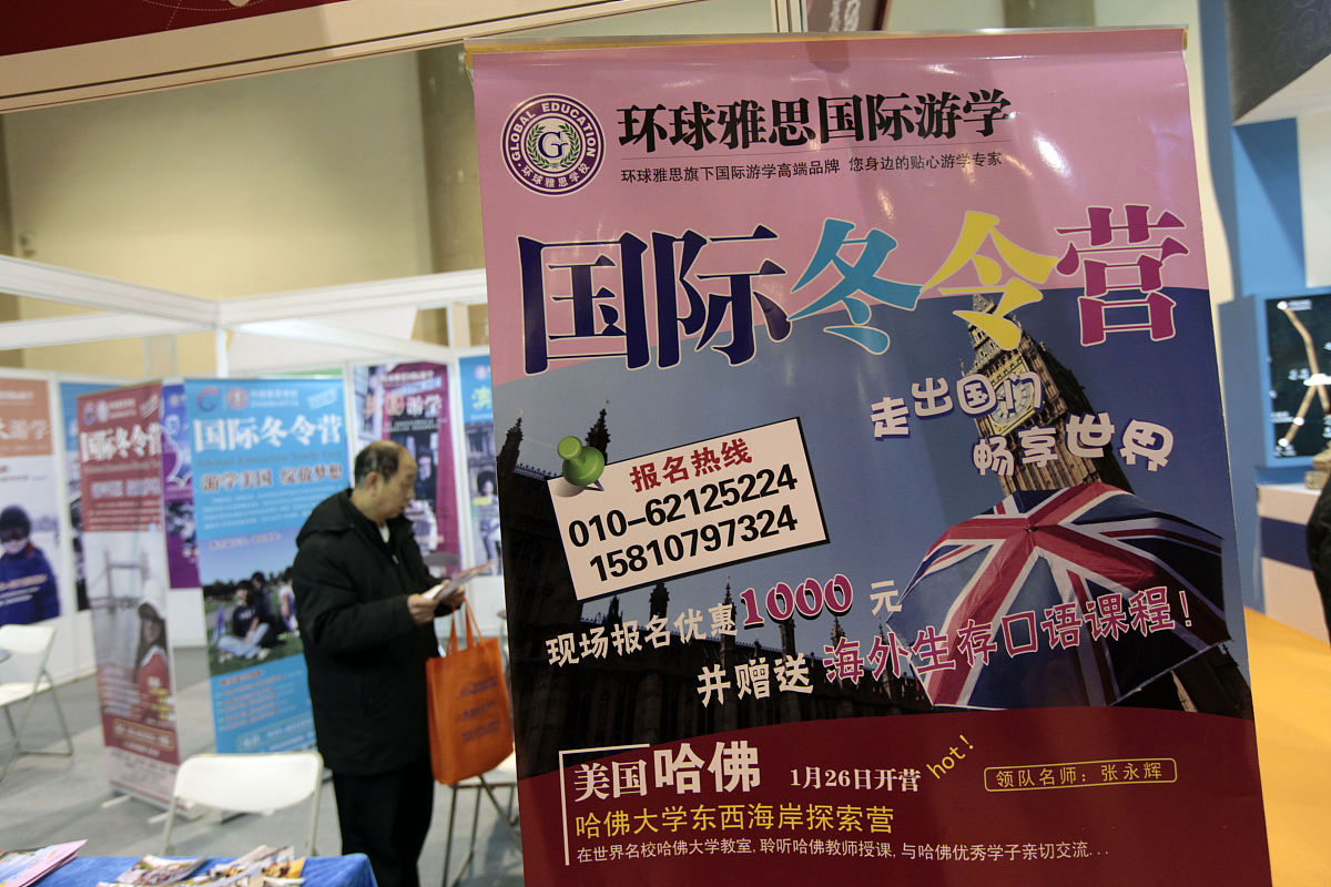 雅思小作文免费批改 - 模拟考官评分，精准提升写作水平