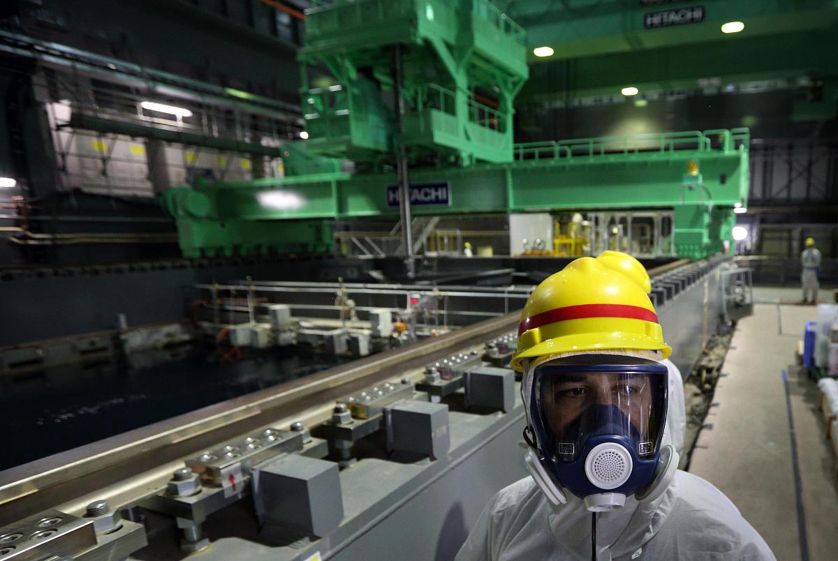 核动力航天器发射许可：严格的安全与环境要求