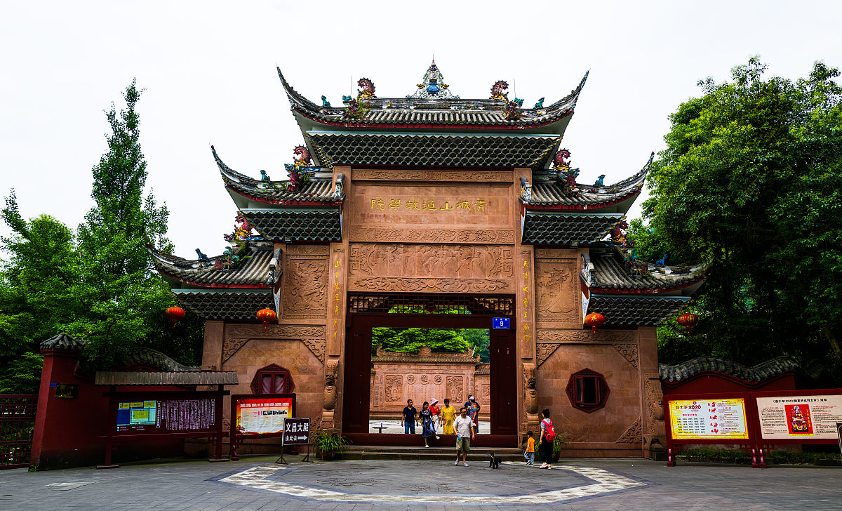 成都初中毕业生职业学校选择指南：热门专业与就业前景