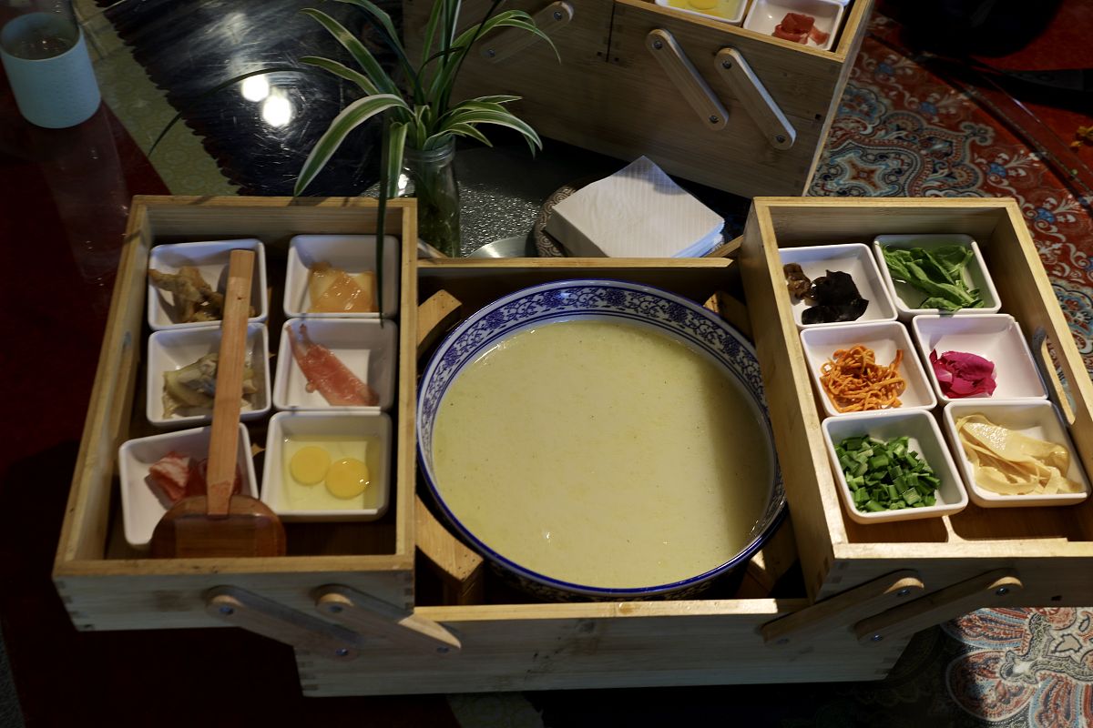 云南过桥米线：鲜香美味，一碗过桥！