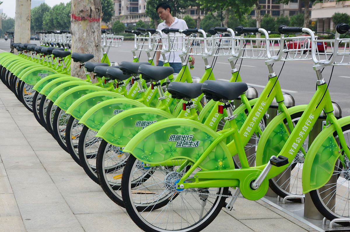 骑行小镇公交第五车队主题党日活动：倡导绿色出行，共建环保生活