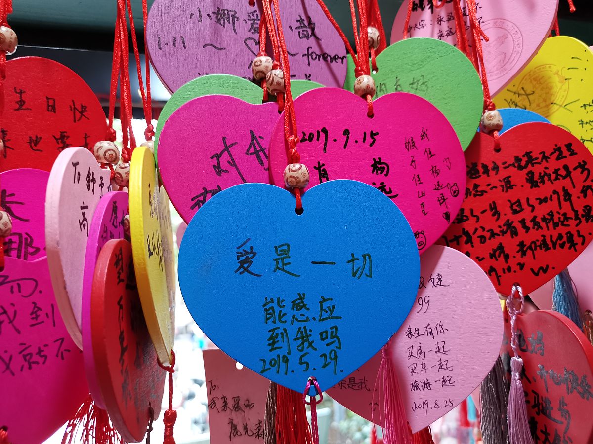 发朋友圈的话语内容是关于感谢姐姐买的东西