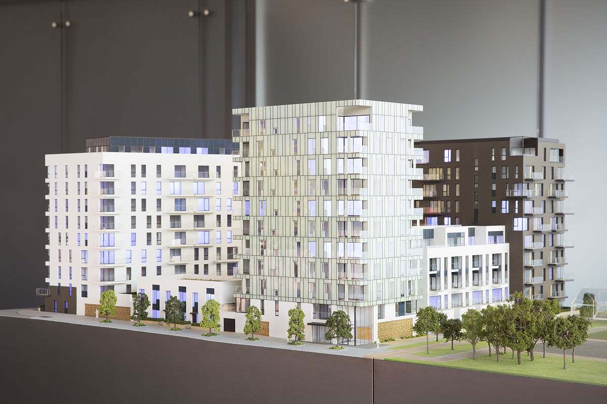 扩写多层建筑：采用多层建筑结构可以在有限的土地面积上提供更多的空间。通过垂直空间的利用可以增加隔离区域的容纳能力。