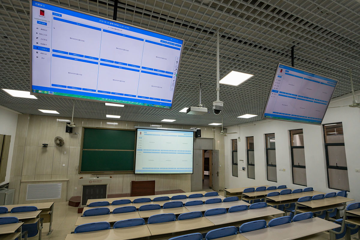 学校课室近期进行了改造建设更新了安装大屏显示设备、音响、扩声系统、灯管、吸音板现在想从大屏显示设备、音响、扩声系统、灯管、吸音板这几方面着手调查和收集教师的使用满意度和问题请制作一份调查问题其中有量表形式