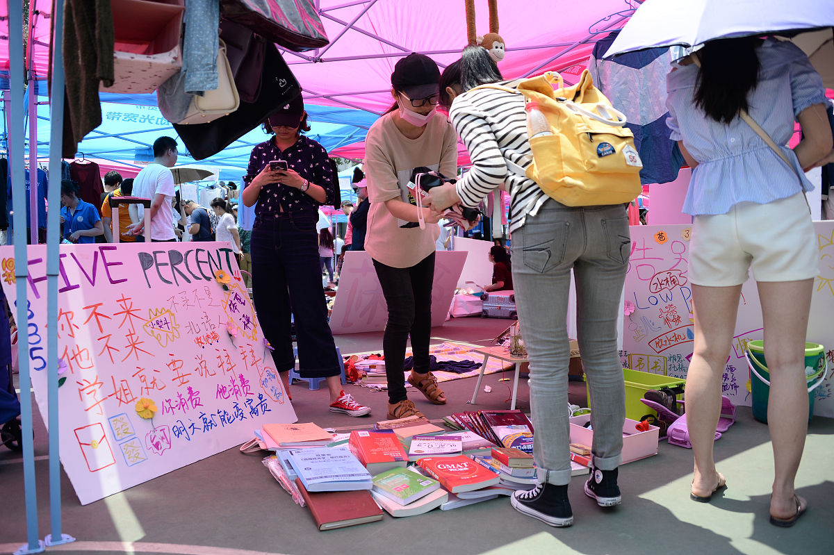 90后北京姑娘逆袭：从负债200万到年入200万，摆地摊成就她的新人生
