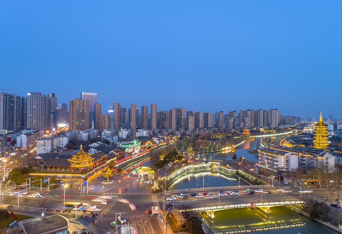 2021年2月17日,江苏淮安,航拍里运河畔夜色.春节期间,淮安市里运河文