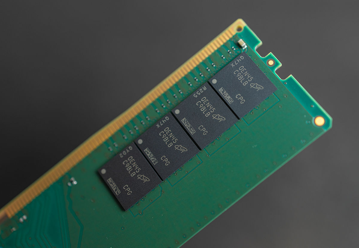 电脑内存升级建议：加2根8G 3200还是16G 3200？