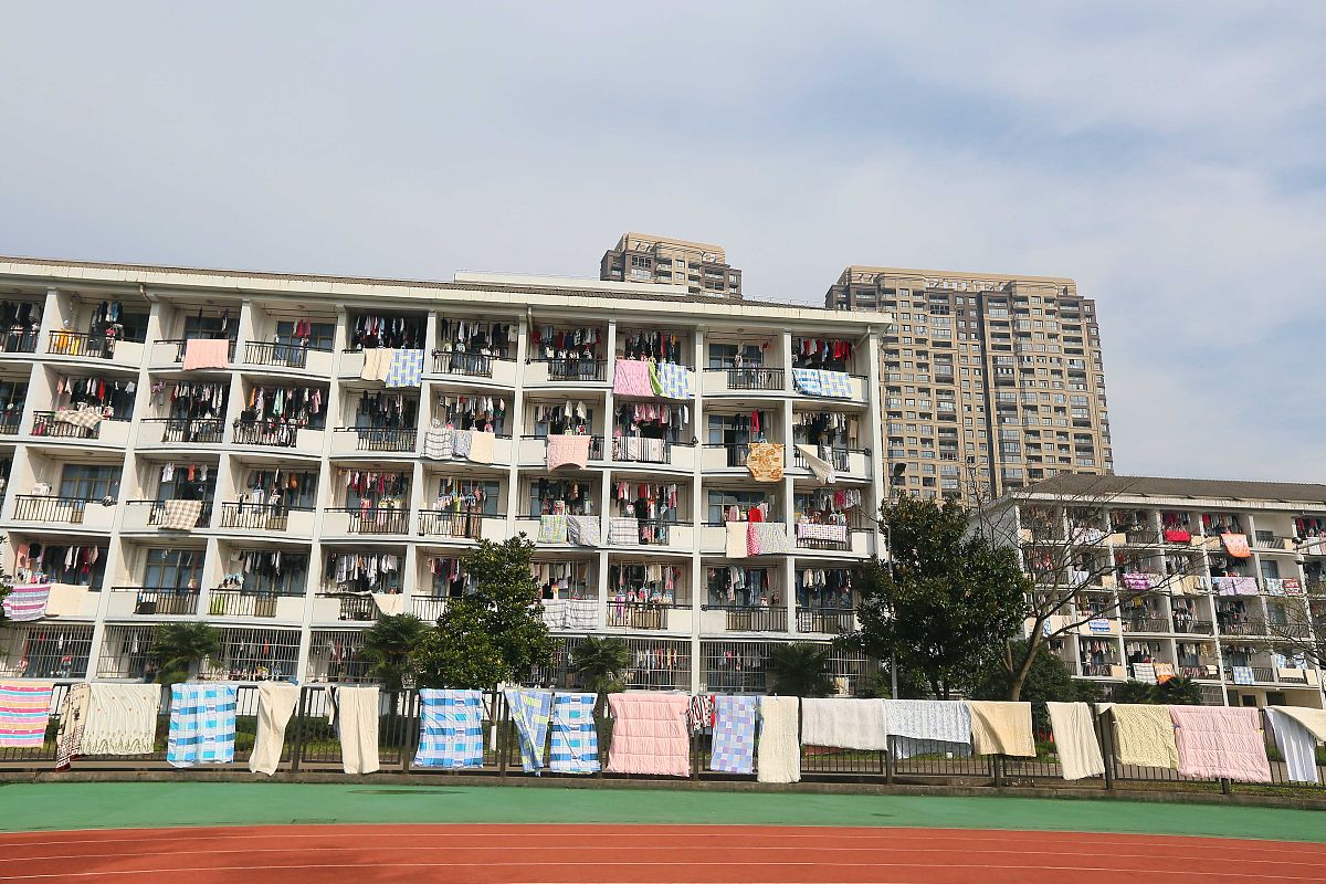 广安市友谊育才外国语学校师资力量_校园环境_办学业绩