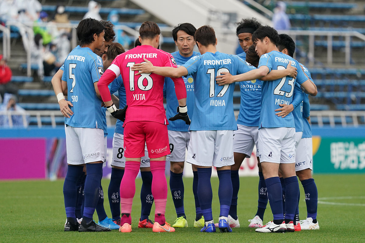 yokohama, <strong>j</strong>apan - april 17: players of yokohama fc huddle prior