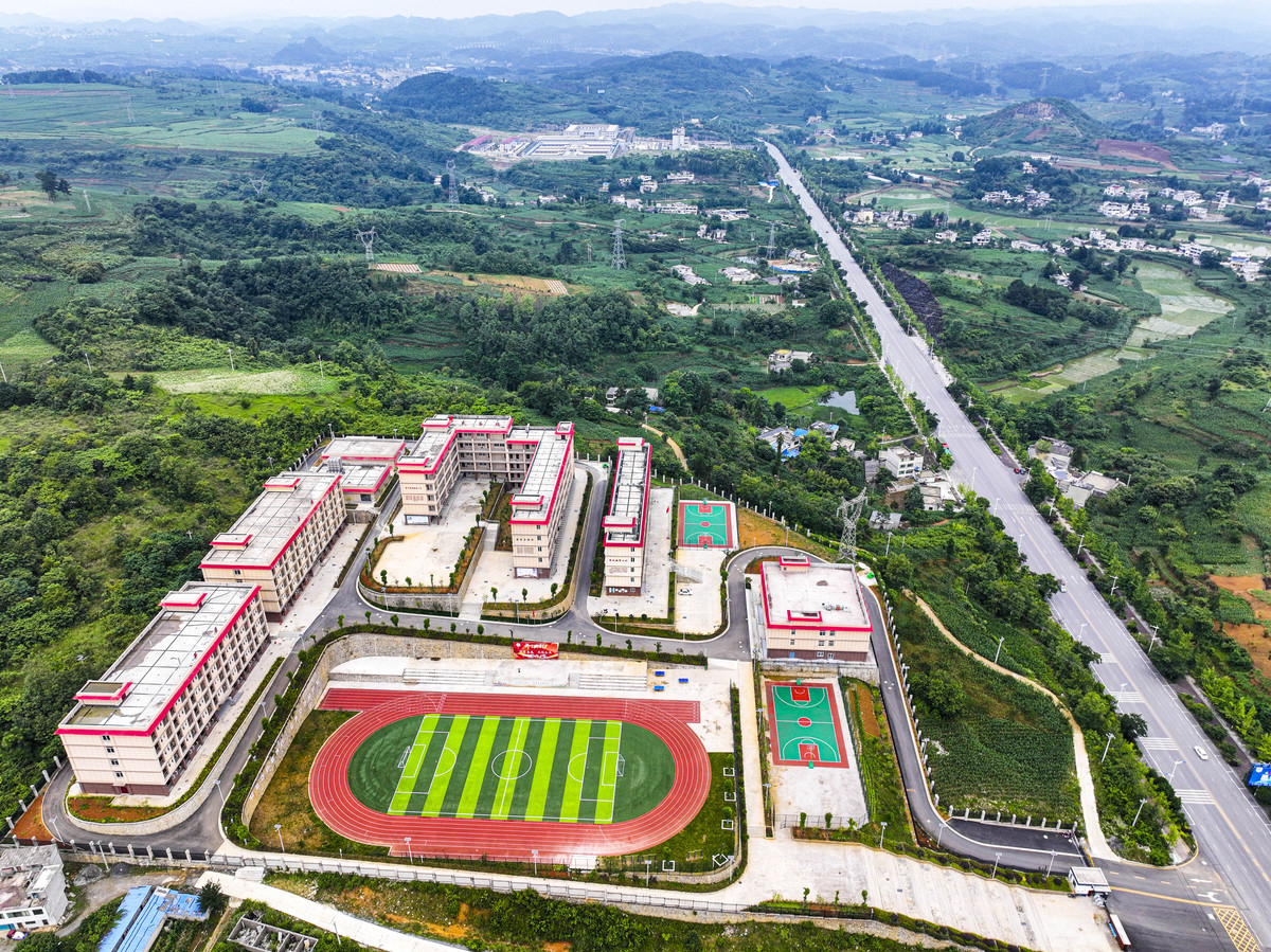 大方县综合职业技术学校校园环境介绍 - 环境优美，设施完善，师资力量强大