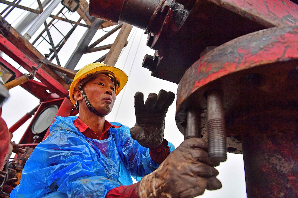 陆地石油工人回答加拓展。