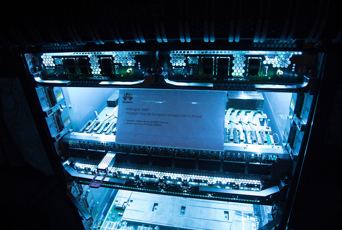 华为NetEngine 8000 路由器互联网配置指南：详细命令行步骤