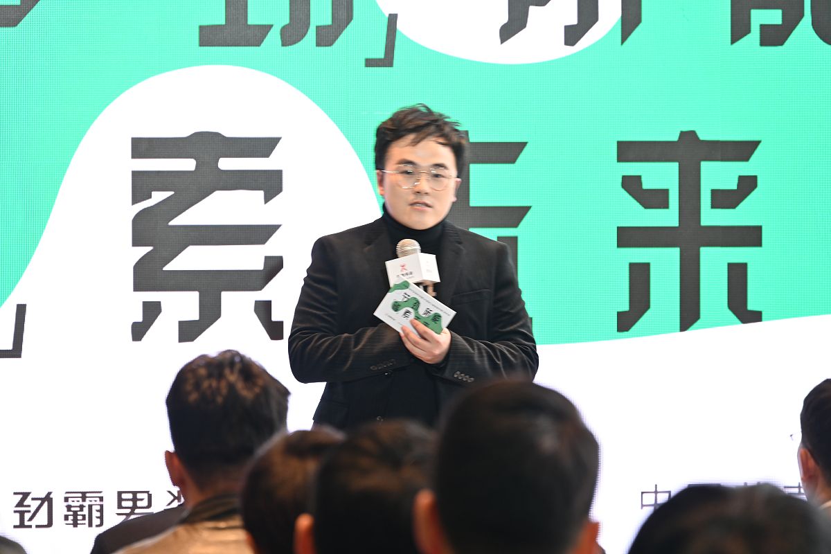 2021年12月28日,上海,劲霸男装在上海复兴艺术中心举办发布会.劲霸男