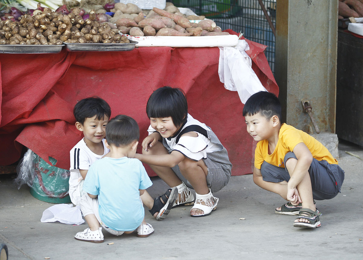 感动的一件事：帮助小男孩找回快乐