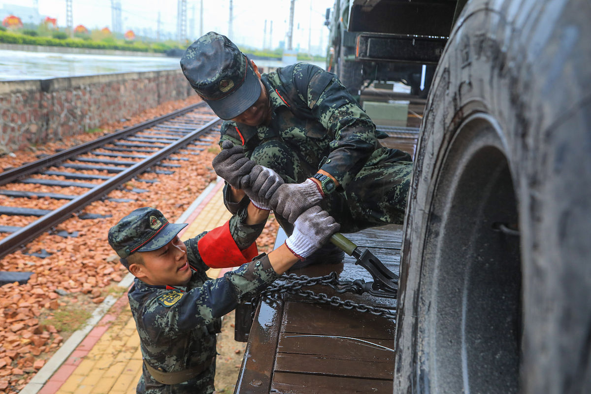 解放军汽车兵为什么要进行微光也就是辟光对汽车单机件保养的目的是什么没解答出来应从战备和未来战争准备方面着手回答