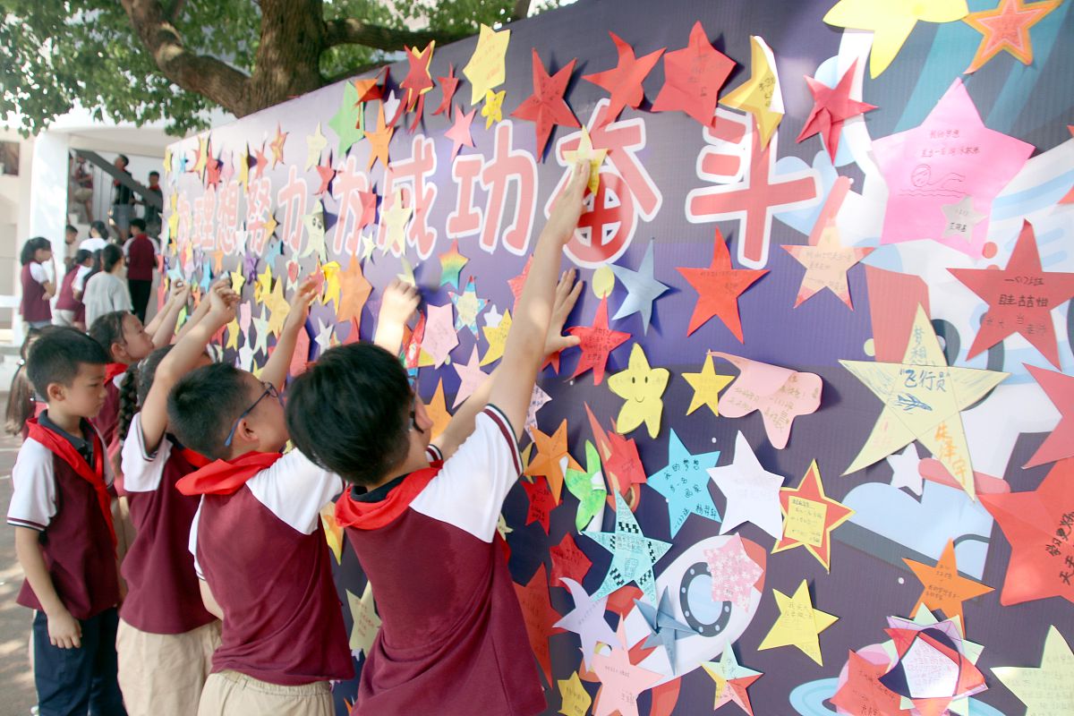 小学生代表发言：展望新学期。600字