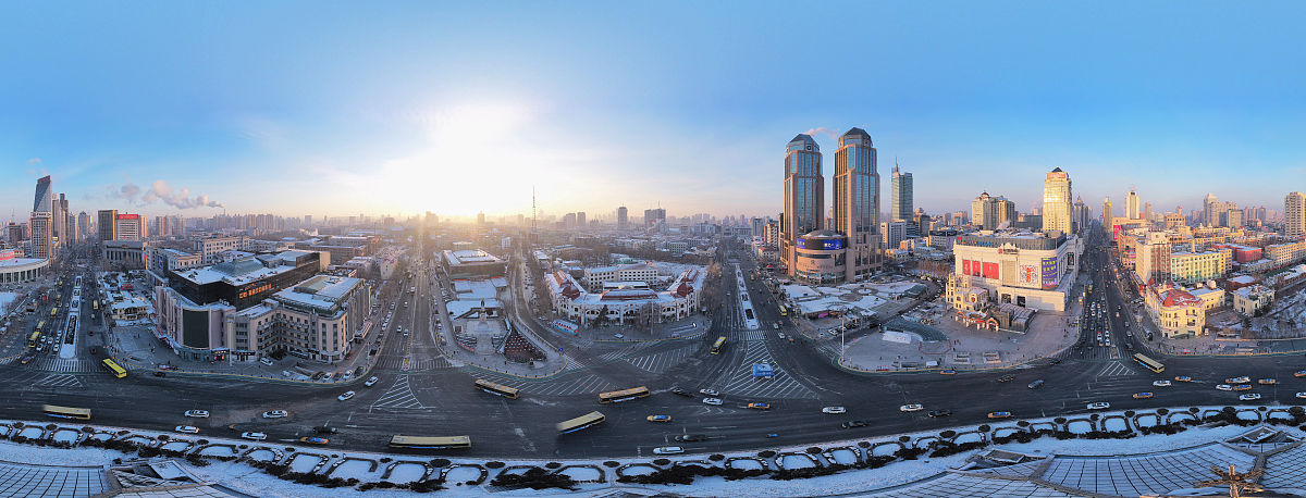 2021年1月8日,黑龙江省哈尔滨市,无人机全景俯瞰哈尔滨的城市中心点博