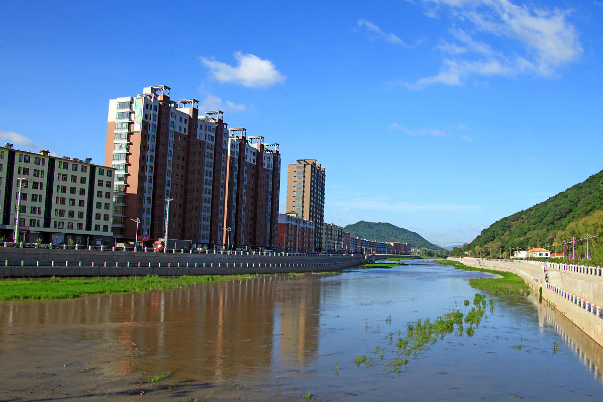 2014年5月28日,吉林省永吉县县城口前镇重建的口前大河河堤和东山街大