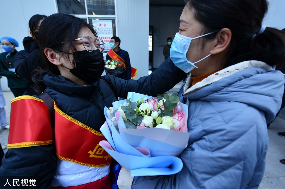 抗疫英雄事迹的启示：责任、奉献与勇气