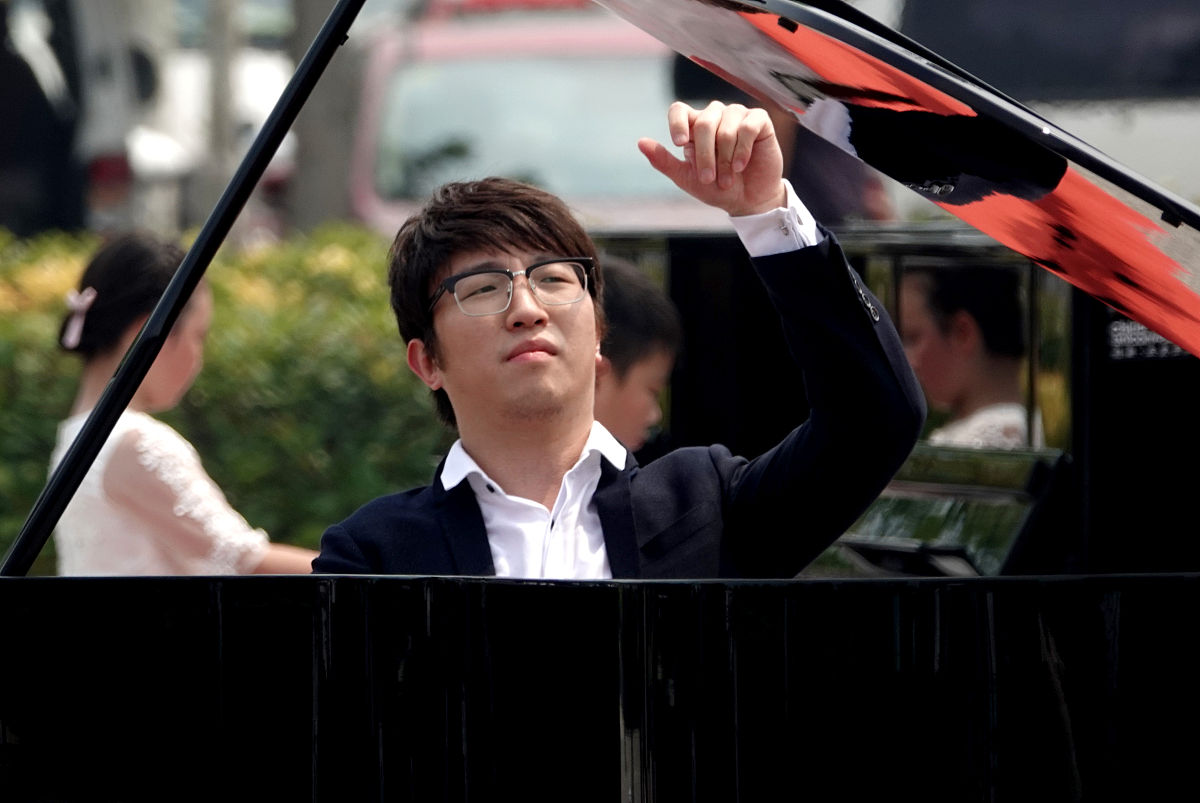 我与我的祖国：传统、荣耀与未来展望 - 一篇关于爱国主义的论文