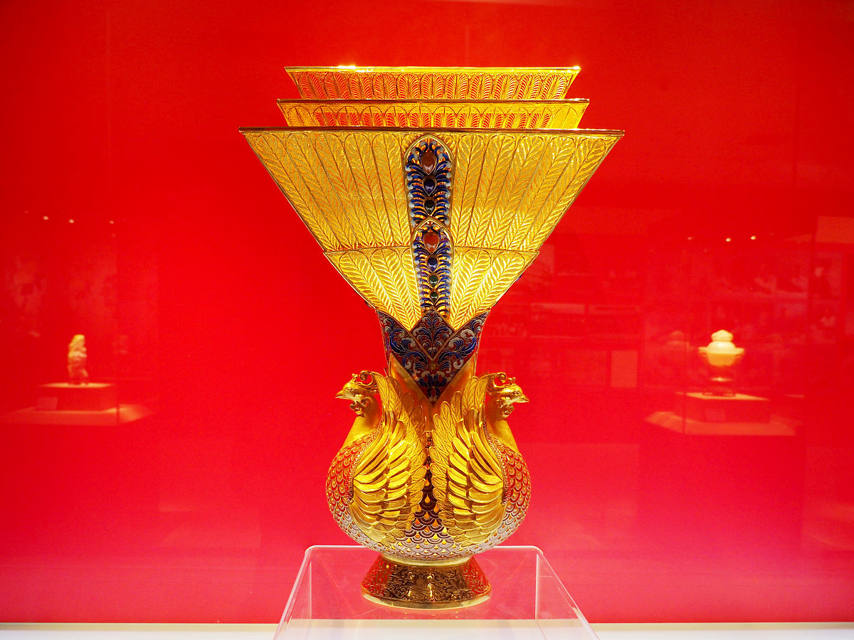 北京工艺美术技工学校2022年招生专业介绍：服装设计与工艺、珠宝设计等