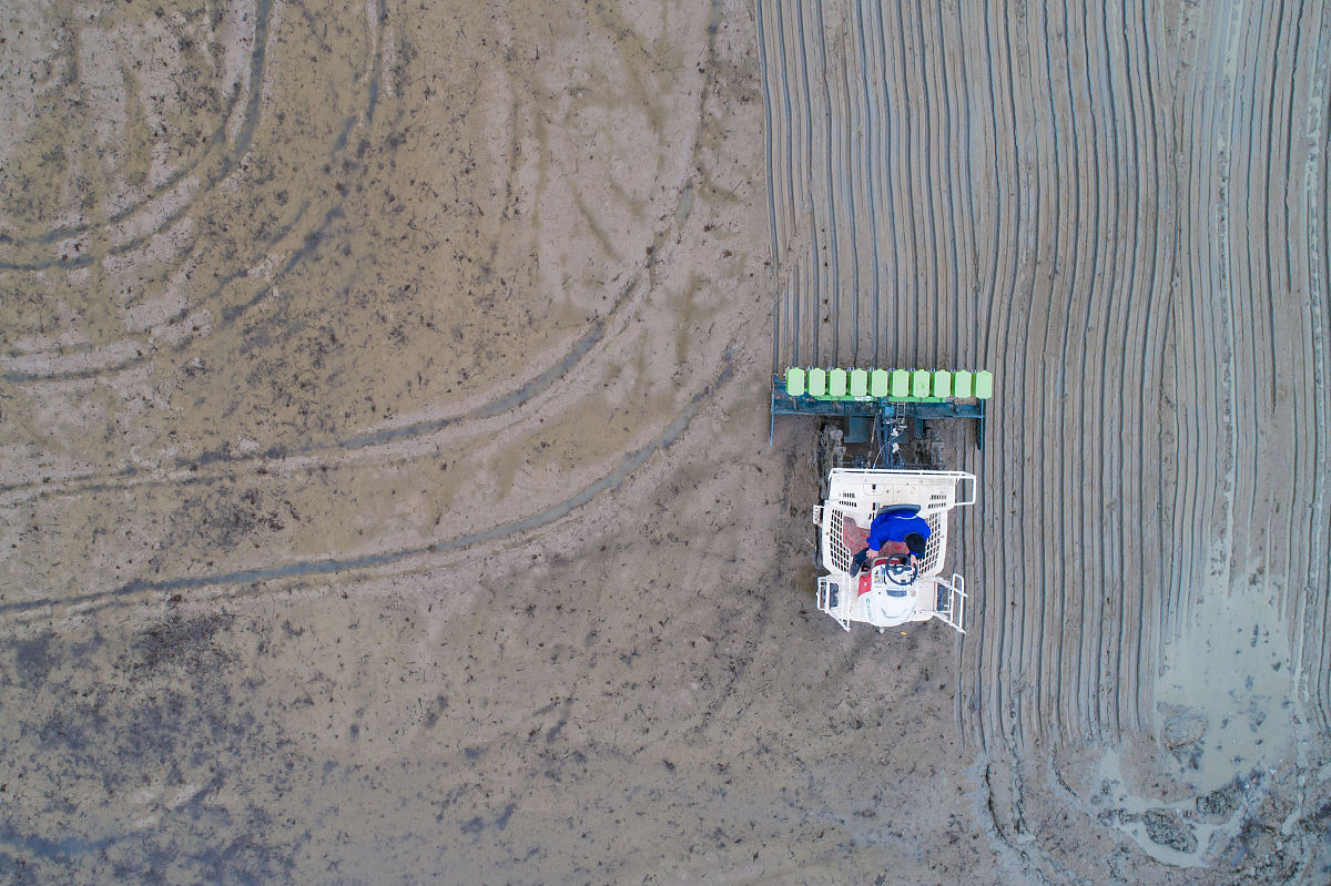 请详细阐述施工过程中混凝土裂缝的检测方法
