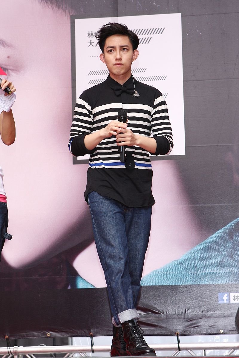 2012年7月8日,台北,林宥嘉在台北举办新专辑《大小说家》签唱会.+++_+